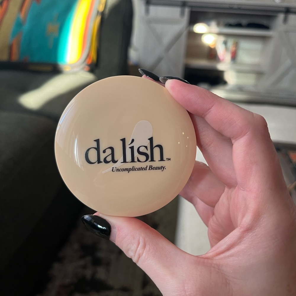 Natural Finish Setting Powder - Cream - Picture 7 of 9